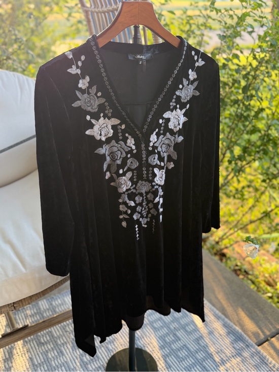 ANDREE BY UNIT Tops - ANDREE BY UNIT Black Velvet Tunic with Silver Floral Embroidery